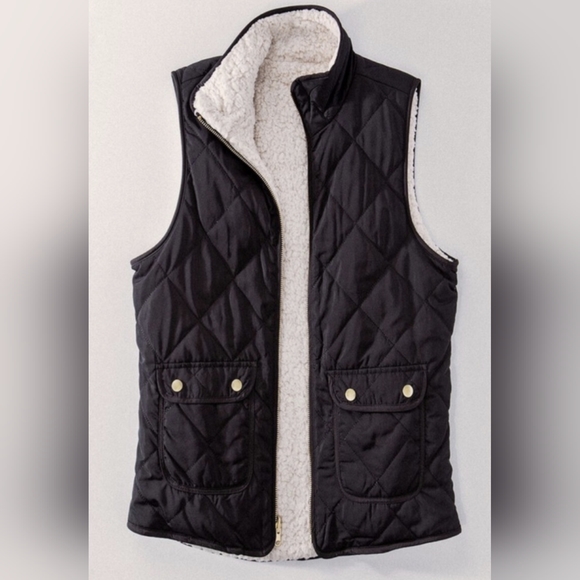 🥳HP🥳 1 Left! Incredibly Soft Perfect Reversible Sherpa Lined Puffer Vest - Picture 3 of 8